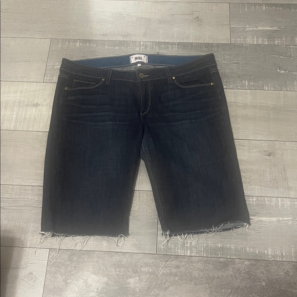 Paige Jax Knee Shorts Size 32 Raw hem Cut Off Jean Shorts Dean Dark Wash - Picture 2 of 4